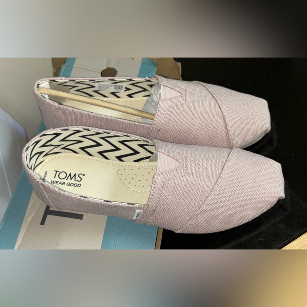 TOMS Women's Pink Canvas Slip-On Shoes BRAND NEW